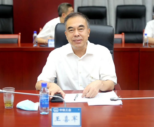 ag尊龙凯时工业党委理论学习中心组召开专题学习会 