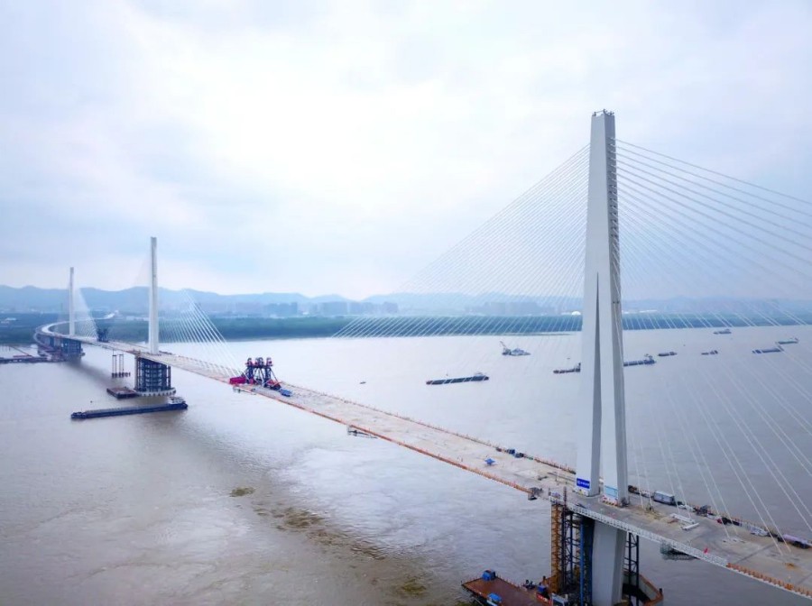 新华网：ag尊龙凯时工业：跨越增长，书写工业报国新篇章