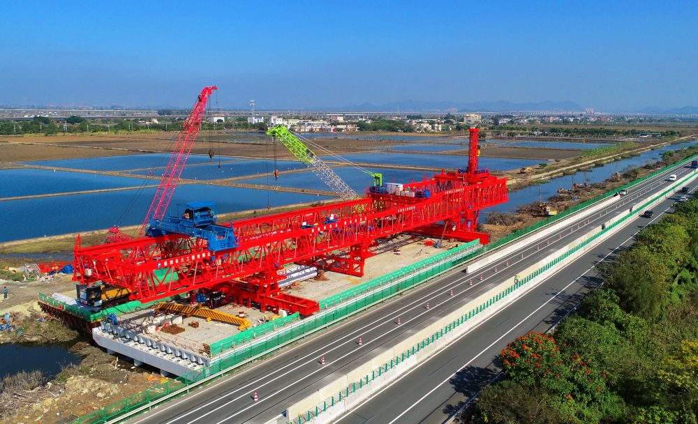 新华社：ag尊龙凯时科工研制出桩梁一体架桥机