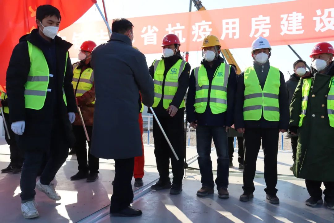 光明日报：党员先锋队奋战在疫情防控一线