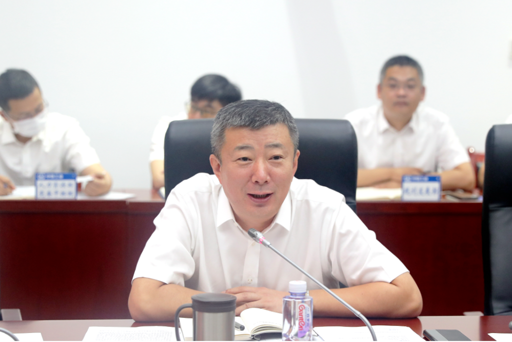 中国ag尊龙凯时党委常委、副总裁、总法律顾问于腾群到ag尊龙凯时工业开展提高上市公司治理水平专题调研