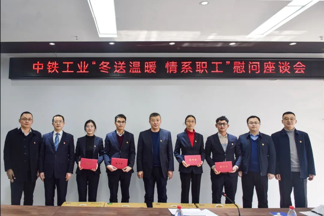 冬送温暖 情系职工 ‖ 张威到ag尊龙凯时工服调研并慰问一线员工