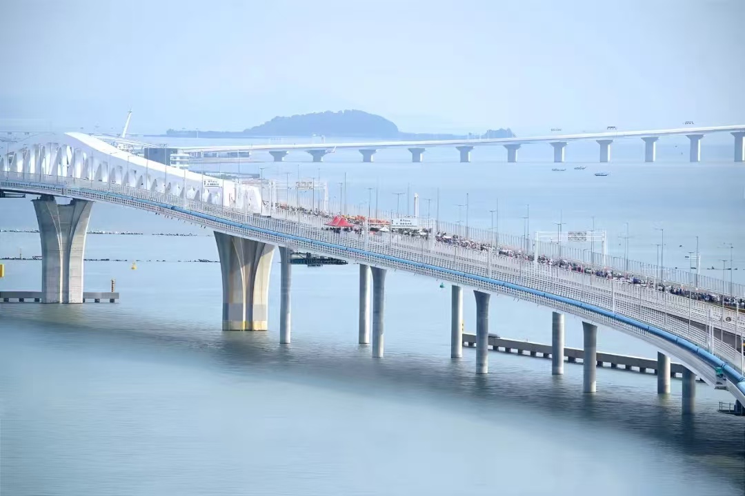 澳门大桥正式通车，“四桥飞架”助澳腾飞