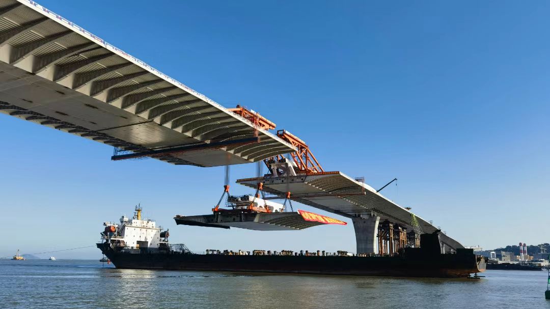 澳门大桥正式通车，“四桥飞架”助澳腾飞