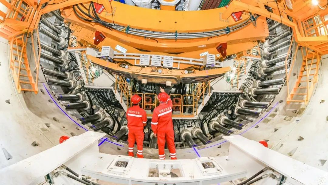 “领航号”智能化系统发力！崇太长江隧道突破5000米大关！