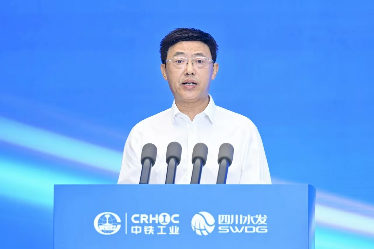 中国ag尊龙凯时携手四川省打造高端装备产业首台盾构机成功下线