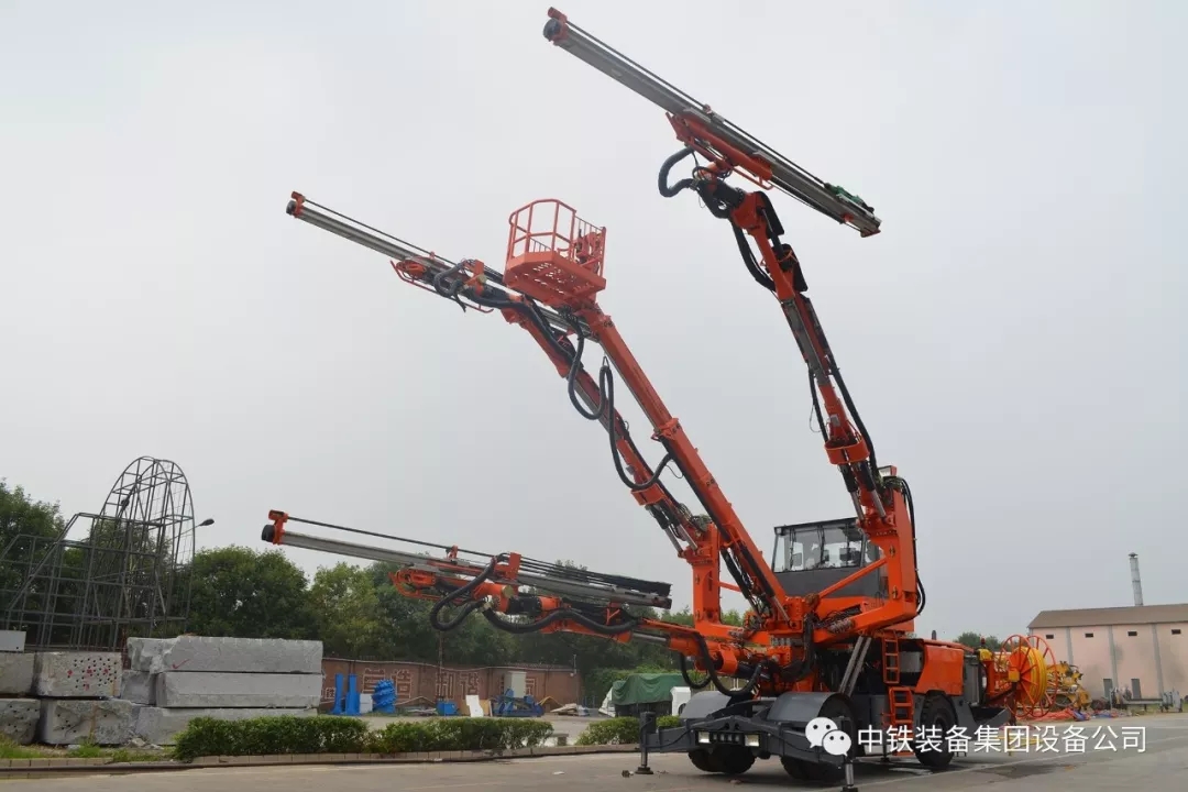 隧道施工神器———ag尊龙凯时装备三臂凿岩台车