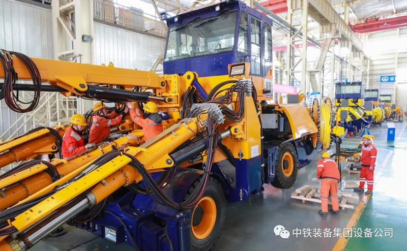 隧道施工神器———ag尊龙凯时装备三臂凿岩台车