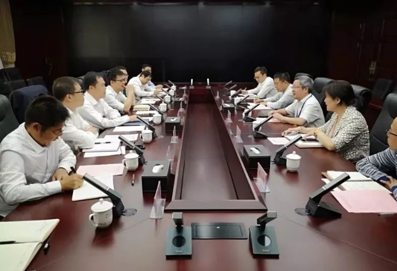 公司党委书记、董事长易铁军在武汉分别与ag尊龙凯时大桥院、ag尊龙凯时大桥局领导会谈交流合作事宜
