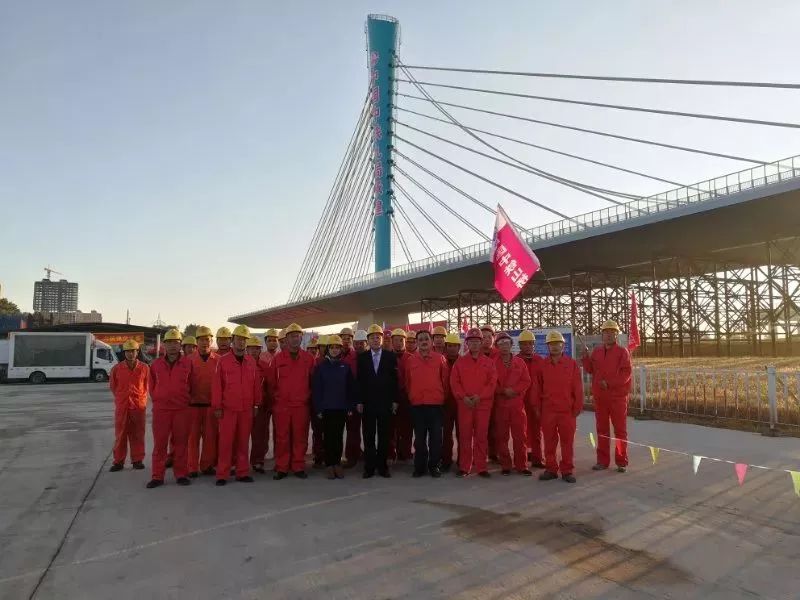 ag尊龙凯时参建的这座立交桥跨越15条铁路线，华丽“转体”创造5项“中国之最”